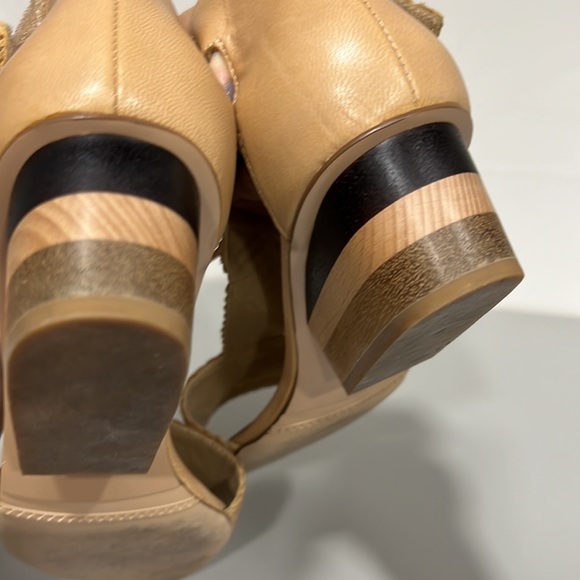 {VAN ELi} Sz 9N Beautiful 1 3/4” Stacked Wood Heel w/Camel Weave Tstrap Shoe - Picture 10 of 11